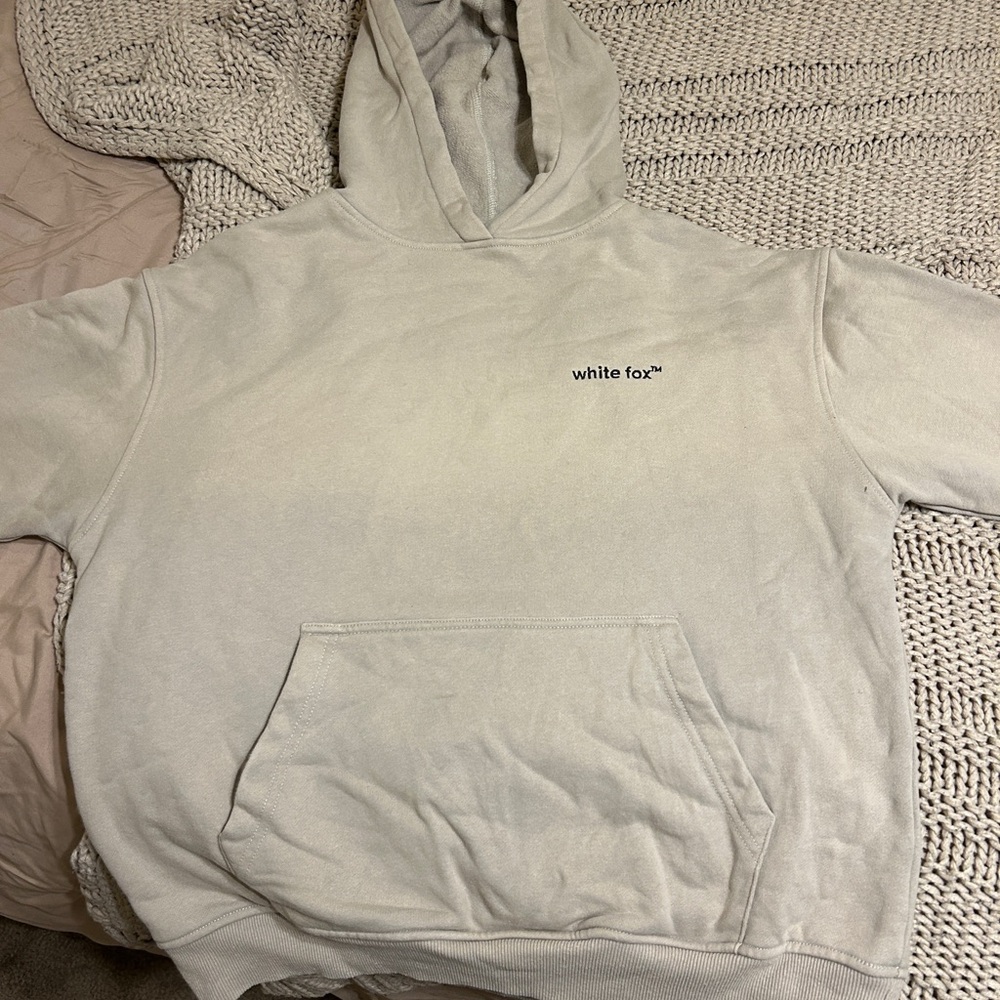 White fox matching sweatpants and hoodie
